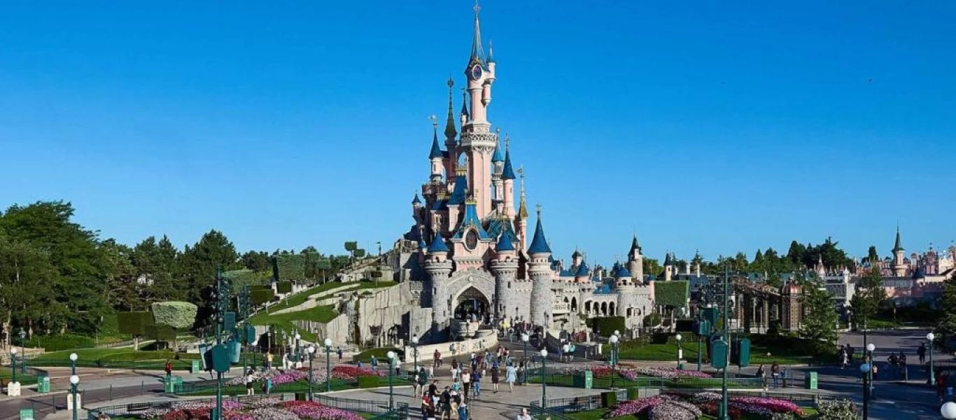 Παρίσι: Η Disneyland ανοίγει και πάλι τις πόρτες της - Είχε κλείσει στις 30 Οκτωβρίου